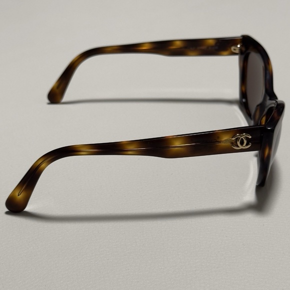 Vintage CHANEL Tortoise Cat Eye Sunglasses 01943 91235 - Picture 2 of 16
